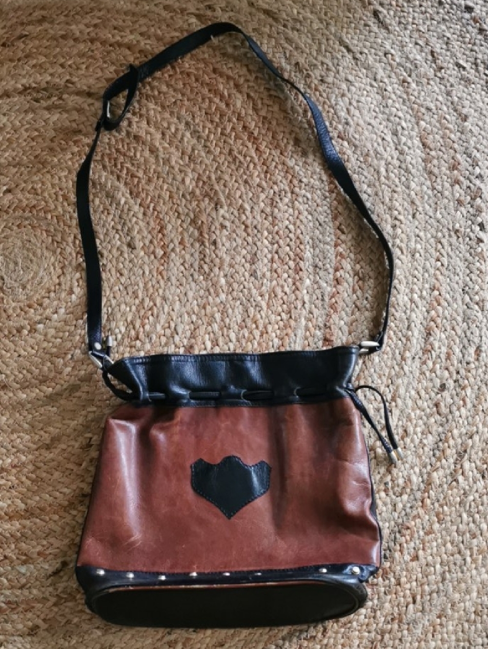 Vintage Ro-ELArtisanBucketStyle Black/Brown Leather Shoulder Bag/Studs on base.